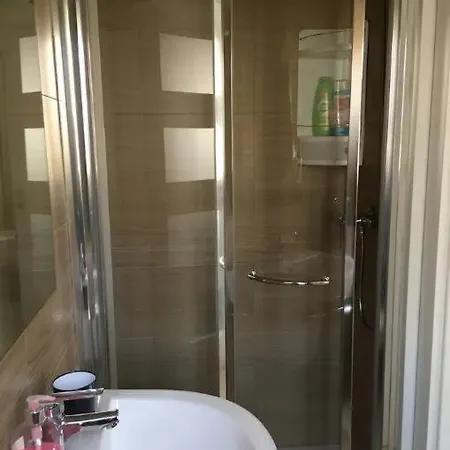 Pembroke Suites Konukevi *