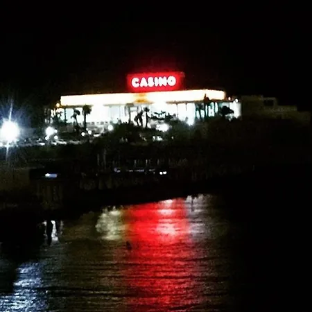 Pembroke Suites Guest house Pembroke