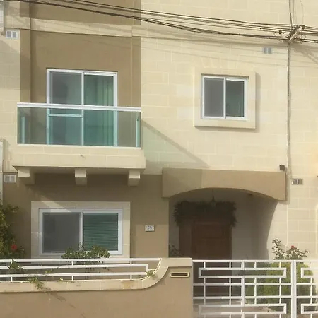 בית הארחה Pembroke Suites פמברוק